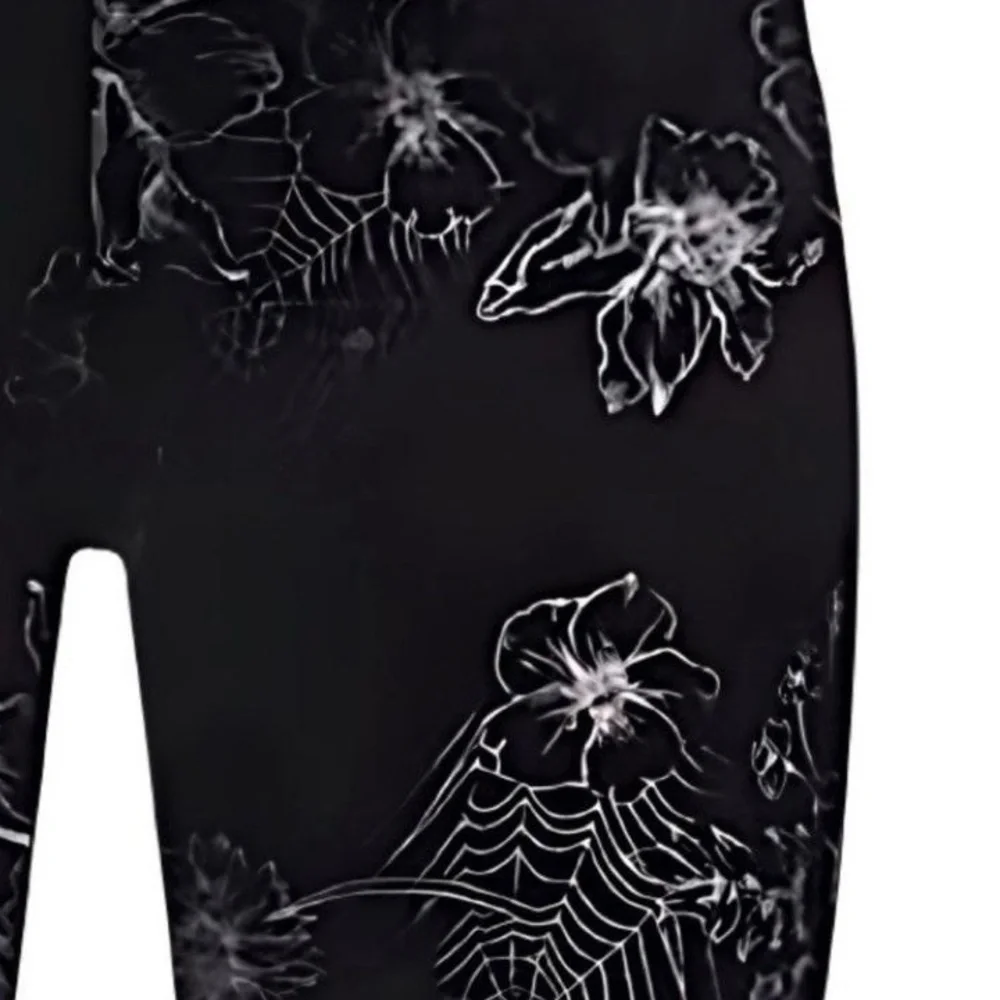 TORRID Nightfall Sketch Spiderweb Floral Deep Black Cropped Leggings NWT Size 3X